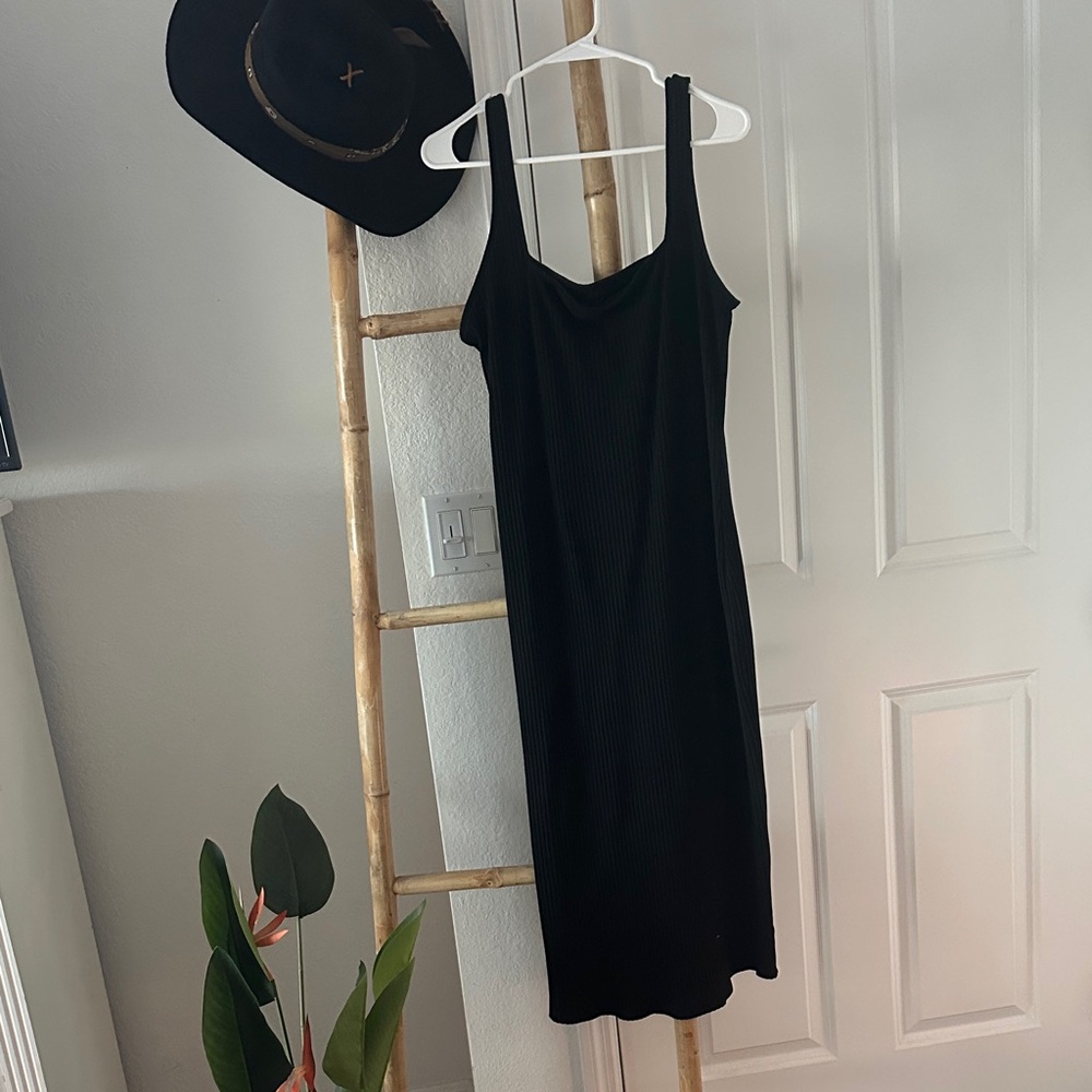 Black Sleeveless Dress
